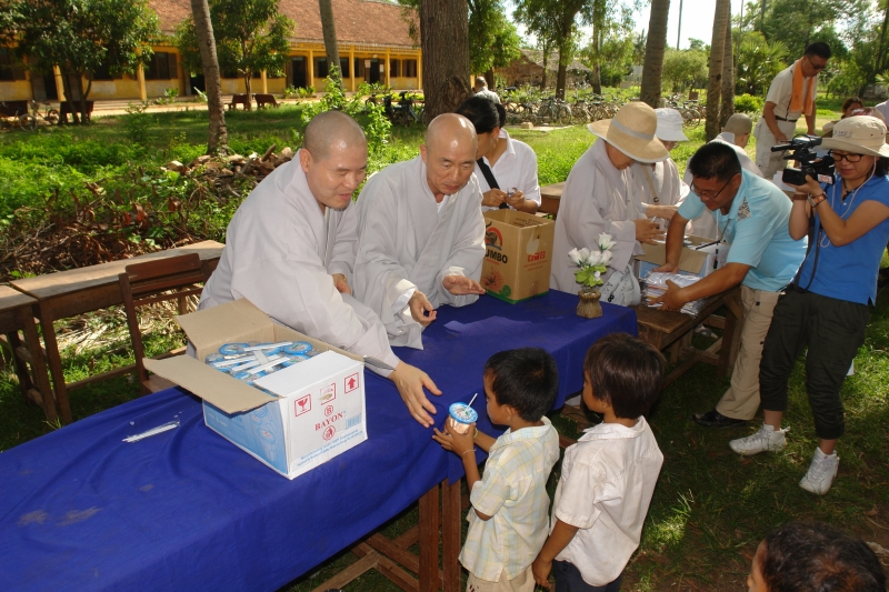2009.07.07_캄보디아 BWC화엄복지센터 기공식 (4)